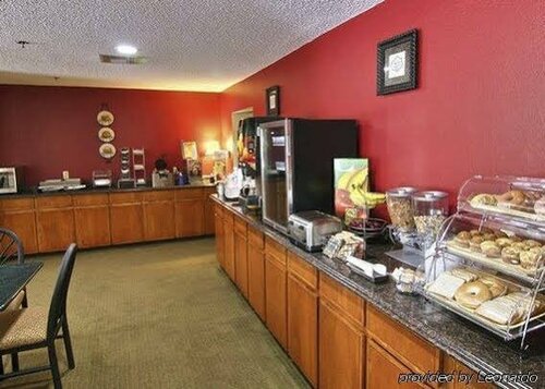 Quality Suites Baton Rouge, Book Hotel Hoteller i Missouri med pool, Swimmingpool