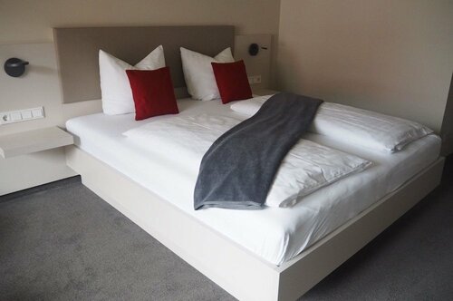 Hotel Fuchsen, Забронировать Отель Кирххайм-унтер-Текк 