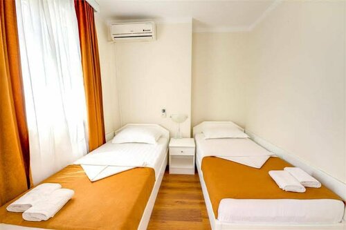 Hotel Xanadu, Забронировать Отель Кумбор 