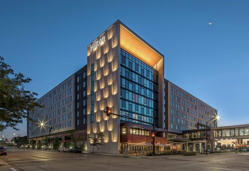 Hilton Des Moines Downtown, Забронировать Отель Отели Де-Мойн с парковкой, Парковка