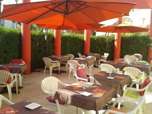 Cottage Logis hôtel-restaurant, Забронировать Отель Дюделанж Red Lands
