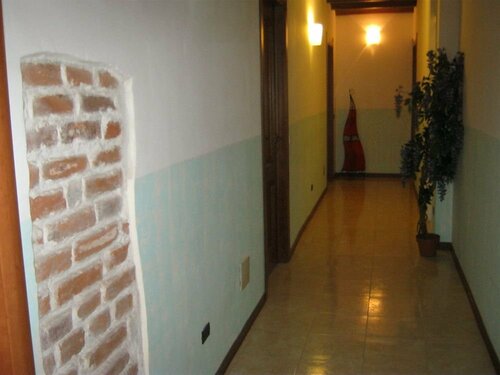 Don Carlos, Book Hotel Buscate Lombardiet