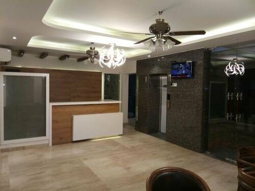 OYO 15384 Hotel New anand palace, Забронировать Отель Отели Алигарха с парковкой, Парковка