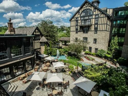 Old Mill Toronto Hotel, Забронировать Отель Этобико Торонто