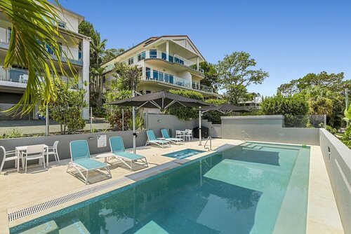 Breathtaking Views Across Noosa - Unit 1 Taralla 18 Edgar Bennett Avenue, Забронировать Отель Отели Нуса-Хедс 3 звезды, рядом с Пляж Нуса-Бич, 3*