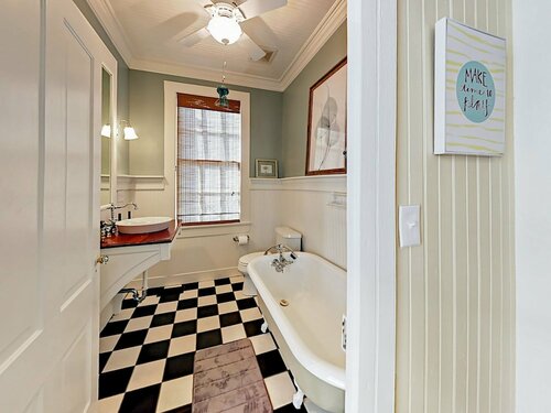 1812 Avenue L Cabin 3 Bedrooms 2 Bathrooms Cabin, Book Feriehus Galveston Houston