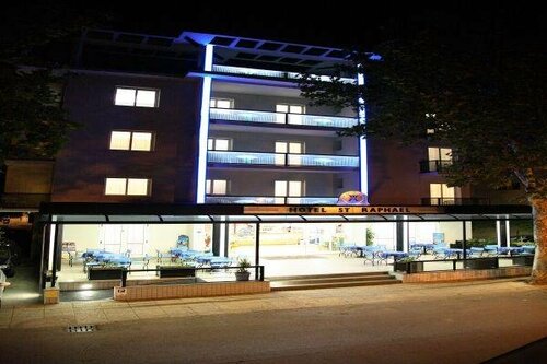 Hotel Saint Raphael, Забронировать Отель Риваззурра Римини