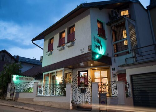 Halvat Guesthouse, Забронировать Гостевой дом Сараево Сараевский кантон, рядом с Фонтан Себилж