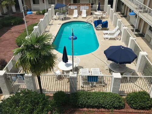 Super 6 Inn & Suites Baton Rouge, Забронировать Мотель СПА-отели Батон-Руж, рядом с Tara Place Shopping Center, SPA-услуги
