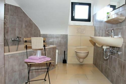 Hotel Klenkes am Bahnhof, Забронировать Отель Отели Ахен с парковкой, рядом с Кафедральный собор Ахен, Парковка