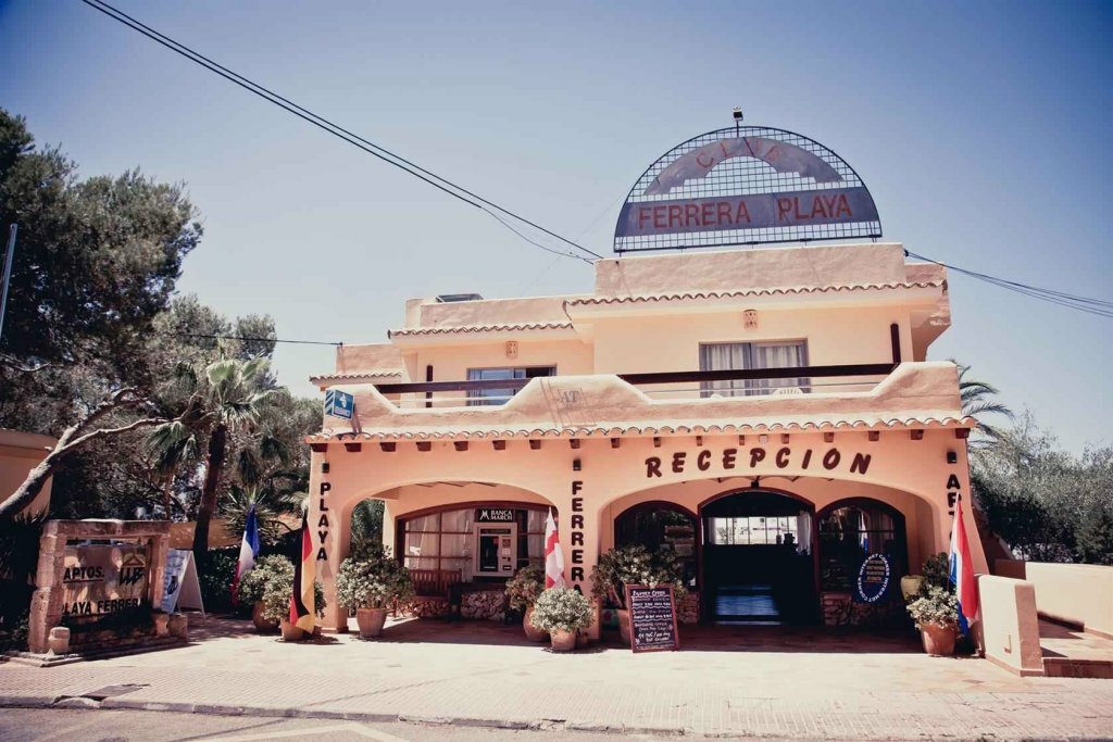Apartamentos Playa Ferrera