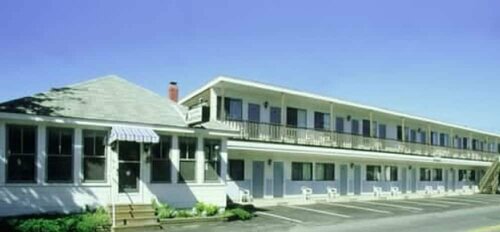 Seagrass Inn, Забронировать Отель Отели Олд-Орчард-Бич с парковкой, рядом с Old Orchard Beach Historical Society Museum, Парковка