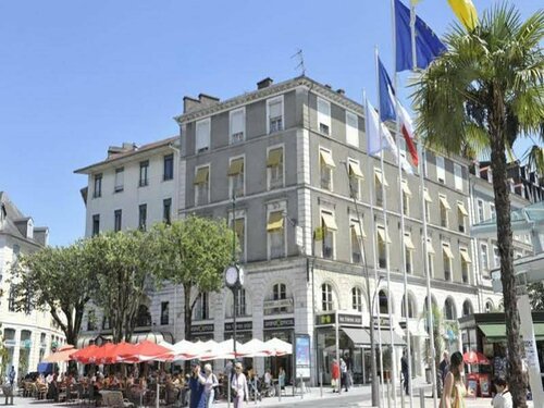 Logis Hotel Le Bourbon, Rezervovat Hotel Pau Pyrénées-Atlantiques, blízko Turistické a informační středisko Congrès Pau Pyrénées