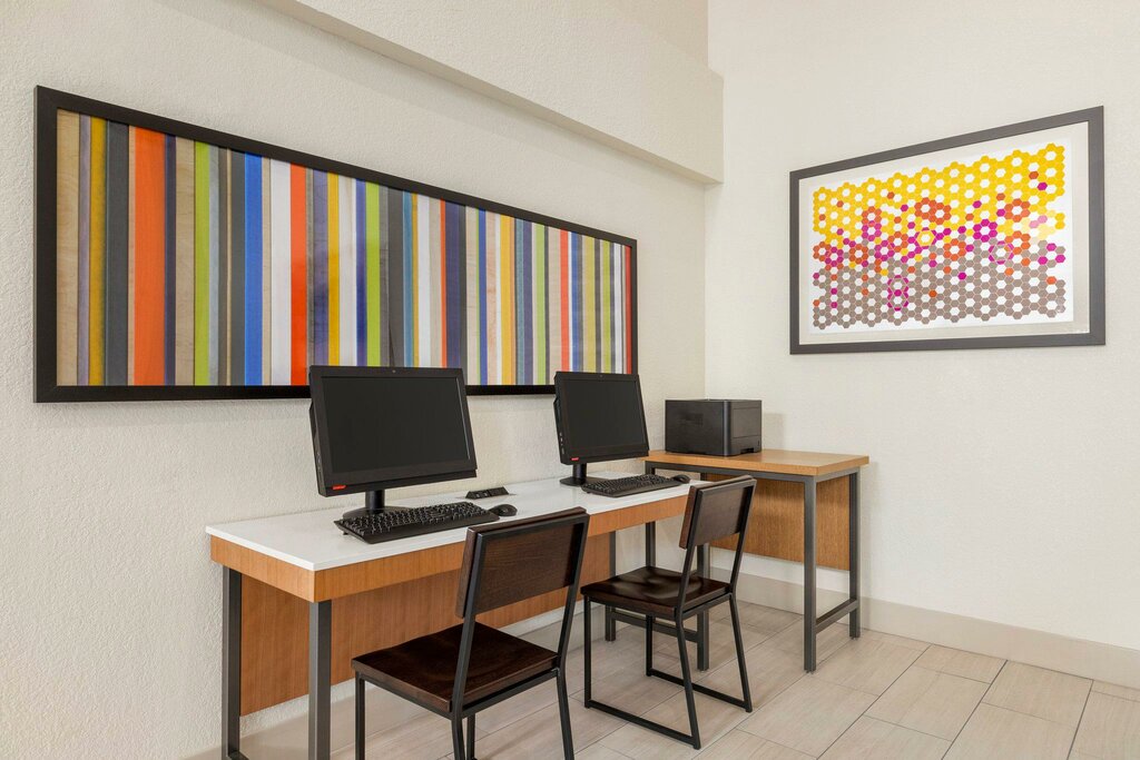 Holiday Inn Express & Suites Sarasota East - I-75