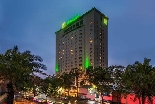 Holiday Inn Zhongshan Downtown, Rezerwuj Hotel Hotele w Zhongshan z parkingiem, Parking