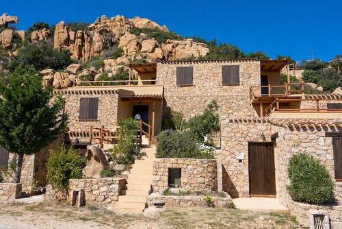 Residence La Falata Costa Paradiso, Забронировать Отель Тринита-д'Агульту-э-Виньола Коста-Парадизо, рядом с Пляж Ли Байетти