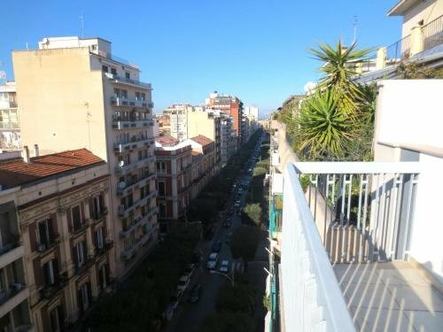 Gatto Bianco Le Terrazze, Забронировать Отель «постель и завтрак» Бари Bari Province, рядом с Площадь Джузеппе Гарибальди