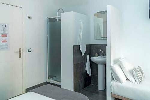 Gran Via 63 Rooms, Забронировать Хостел Хостелы Мадрида, рядом с Опера, Хостел