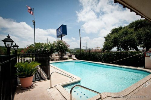 LoneStar Inn, Забронировать Мини-отель Керрвилл Texas Hill Country