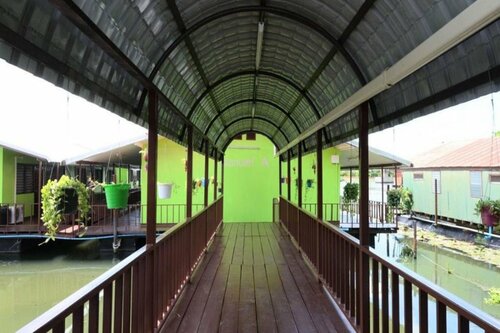 The Best Riverside Guesthouse Kanchanaburi, Забронировать Отель Канчанабури провинция Канчанабури