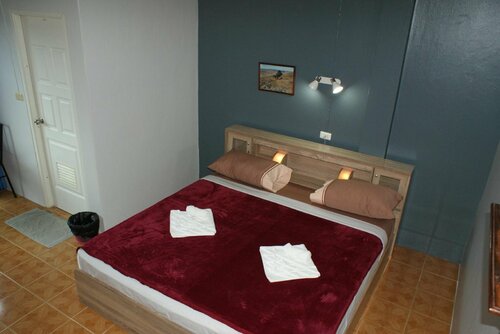 2 Vikings Guesthouse, Забронировать Отель Карон Бич Пхукет