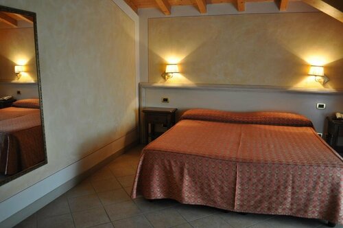 Hotel La Corte, Забронировать Отель Отели Бедиццоле с парковкой, Парковка