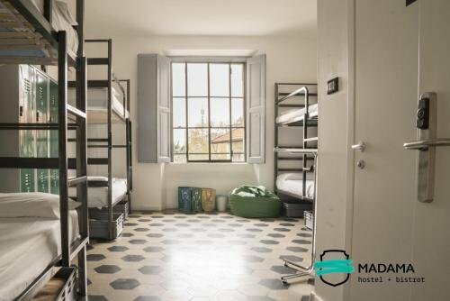 Madama Hostel & Bistrot, Забронировать Хостел Рипамонти Корветто Милан