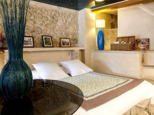 Logis Le Mas Et La Flambee Du Luberon, Book Hotel Venelles Carros