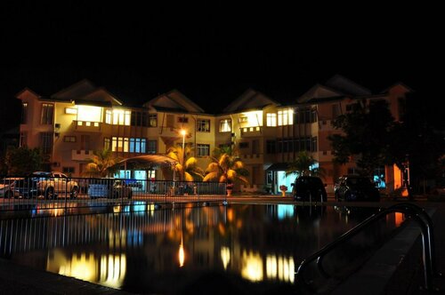 Seri Bayu Resort Hotel, Забронировать Курортный отель Отели Bagan Lalang с бассейном, Бассейн