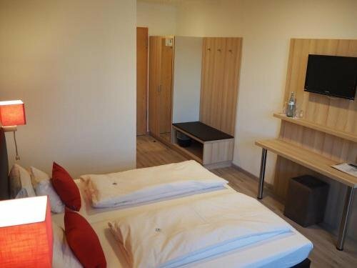 Hotel „Zur Linde“, Rezervasyon Otel Ehingen Baden-Württemberg