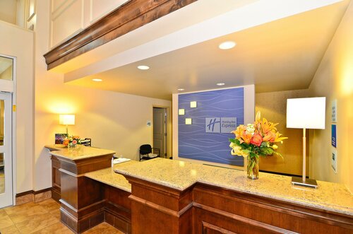 Holiday Inn Express & Suites - Williston, an IHG Hotel, Buchen Sie Hotel Williston 