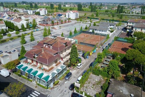 Hotel Rado, Забронировать Отель Лидо ди Езоло Riviera Ovest, рядом с Torino Square