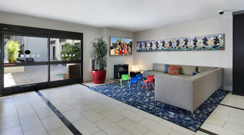 Holiday Inn Hotel & Suites Anaheim by IHG, Забронировать Отель Анахайм Disneyland California
