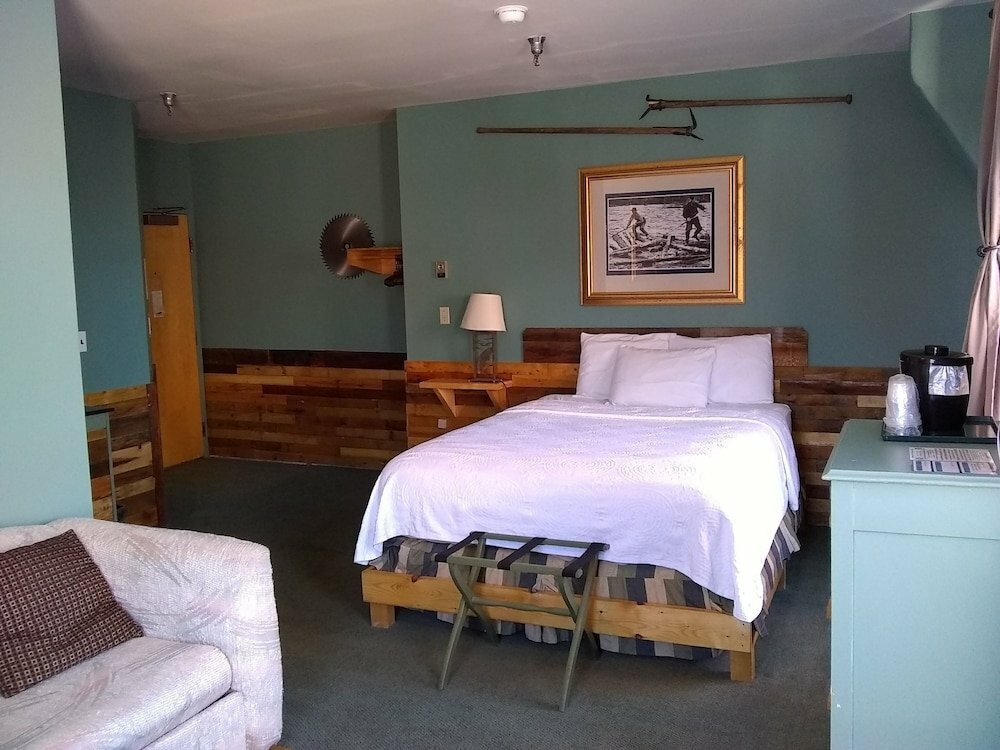 The Charles Inn at Vacationland Inns