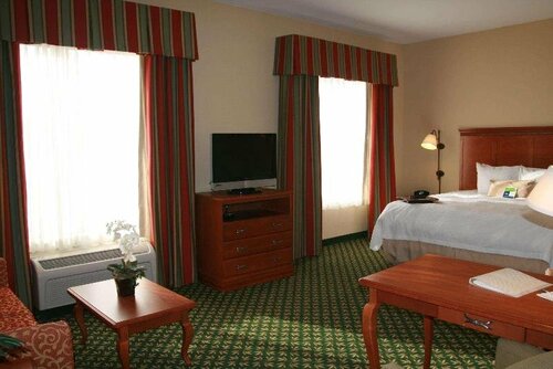 Newly Renovated Hampton Inn Omaha West Lakeside, Забронировать Отель Омаха штат Небраска