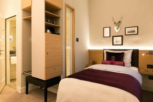 Hotel Brunnenhaus Schloss Landau, Забронировать Отель Отели земли Гессена с парковкой, Парковка