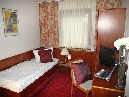 Hotel Mintarder Wasserbahnhof, Забронировать Отель Мюльхайм-на-Руре 