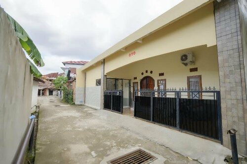 OYO 2933 Wisma Hiro Pertiwi, Book Hotel Hoteller i Palembang med parkering, Parkering