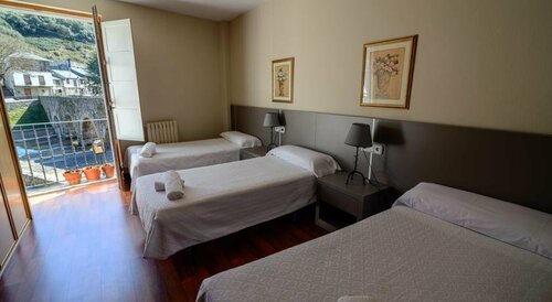 Hostal El Palacio, Забронировать Отель Отели El Bierzo с бассейном, Бассейн