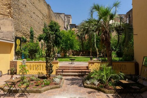 HOPESTEL Secret Garden Napoli, Забронировать Отель Недорогие отели Неаполя, рядом с Музей университета науки и искусств, недорогие