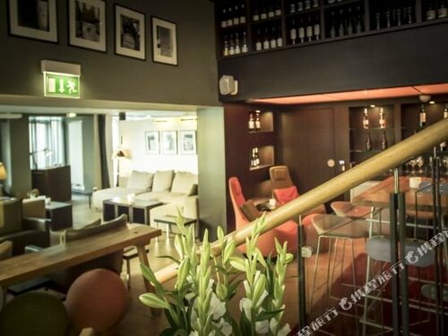 Altera Hotel,  Отель Отели Ольденбурга с бассейном, рядом с Эверстен Вуд, Бассейн