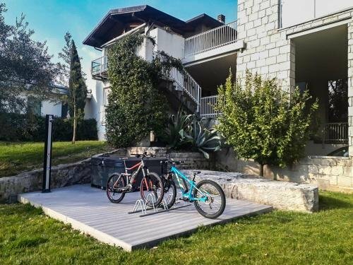 Lake House La Gemma, Забронировать Отель Отели Alto Garda e Ledro с парковкой, Парковка