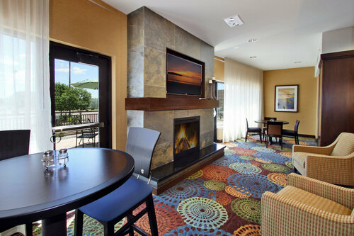 Holiday Inn Express & Suites Colorado Springs First & Main by IHG, Book Hotel Hoteller i Columbia med parkering, Parkering