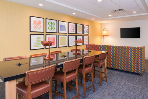 Holiday Inn Express & Suites Indianapolis Dtn-Conv Ctr Area by IHG, Забронировать Отель Отели Большого Чикаго 3 звезды, 3*