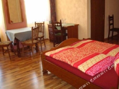 Hotel zum Hirsch, Забронировать Отель Бад-Дюрренберг Saale-Unstrut