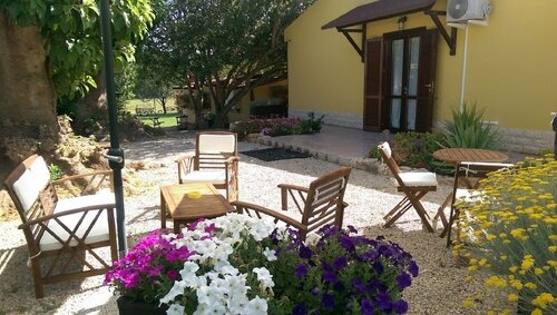 Guesthouse Pintadera, Book Bed and Breakfast Hoteller i Sardinia North med pool, Swimmingpool