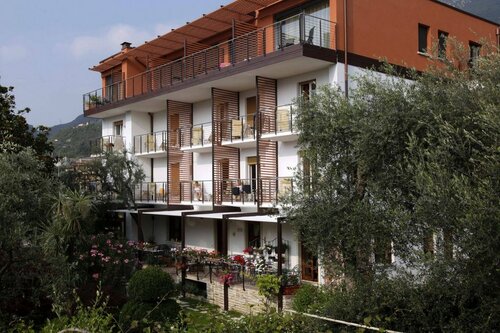 Eco Hotel Ariston, Забронировать Отель Отели в центре Мальчезине с завтраком, отели в центре Мальчезине с завтраком