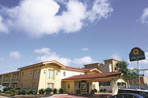 La Quinta Inn Clute Lake Jackson, Varaa Hotelli Lake Jackson Houston
