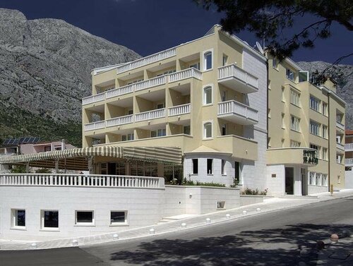 Apartments "Ruza" Baska Voda, Забронировать Апартаменты/квартира Отели Башка-Вода с парковкой, рядом с Археологическая коллекция Макарски, Парковка
