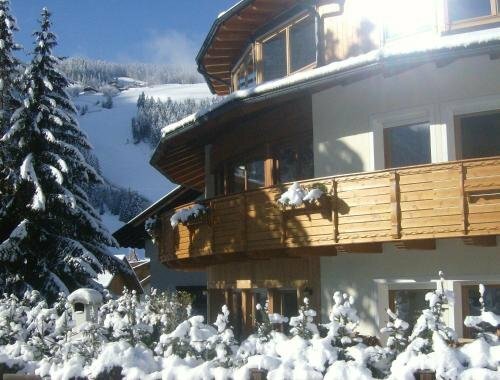 Villa Anita San Vigilio di Marebbe, Забронировать Вилла Отели Val Badia с парковкой, Парковка